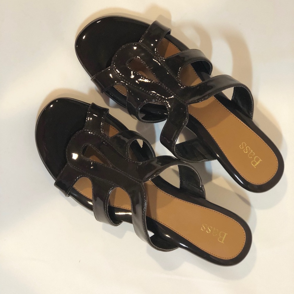 EUC Bass Ava Brown Patent Low Wedge Sandal